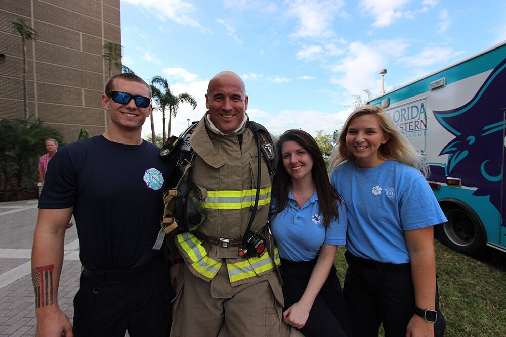 FSWCollege's tweet photo. Know anyone who wants to be an #FSWBuc? Our Spring 2018 Priority Application Deadline is tomorrow 12/1. Spread the word! #swfl https://t.co/xZdNjsHm5C