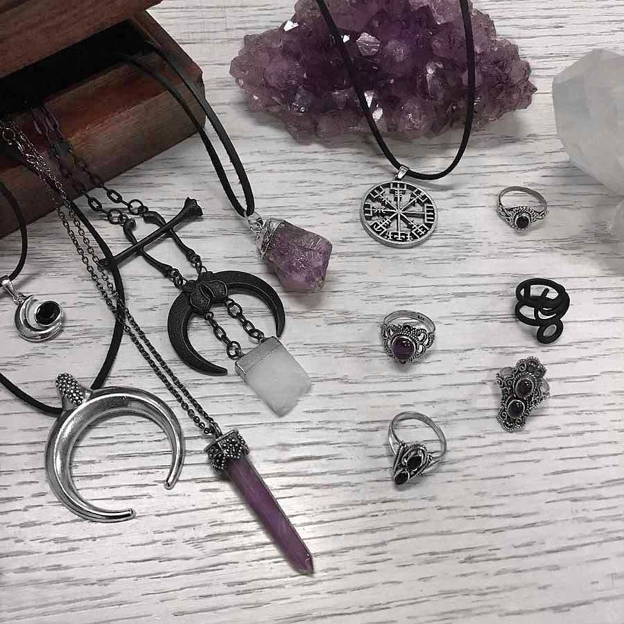 hellaholics's tweet photo. Buying from overseas? Please place your orders as soon as possible, the holidays are fast approaching ✨🔮✈️📦
-
-
-
#hellaholics #restyle #restylepl #rogueandwolf #sterlingsilver #silver #silverring #silverrings #vegvisir #pagan #norse #occult #wit… https://t.co/YqyrdP9nXV https://t.co/RMFTFbgxqD