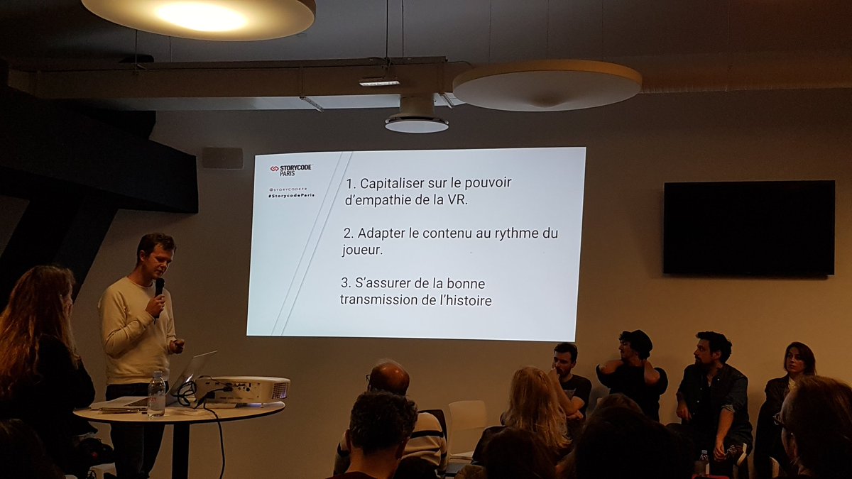 Rouffi's tweet photo. #EspaceVR Dernière présentation de @Samestsocial de https://t.co/sSMkWuglWk nous parle de #StorytellingVR #NarrationInteractive #DramaManagement 

Exemple du jeux vidéo "Façade"  https://t.co/UliFaqe5Hq https://t.co/Vcsfj1KHY0