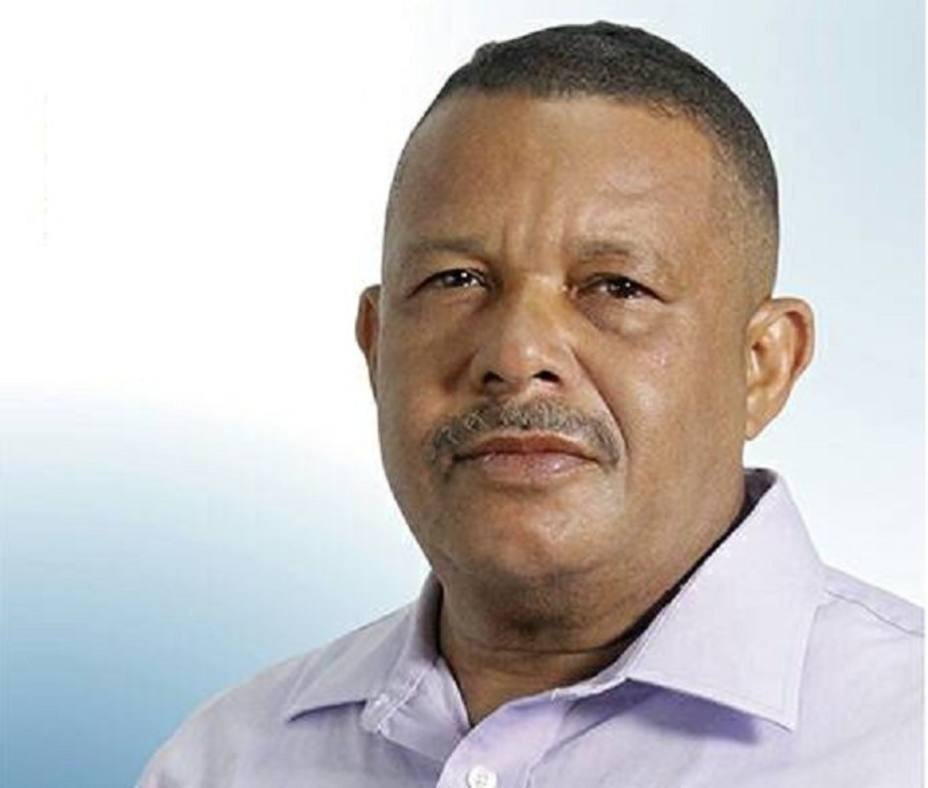 Candidato oficialista por el municipio Andrés Bello. Álvaro Ramón Hidalgo Ruda sufre atentado en Río Chico, estado Miranda. Viajaba en su vehículo cuando fue atacado a tiros por sujetos aún por identificar.