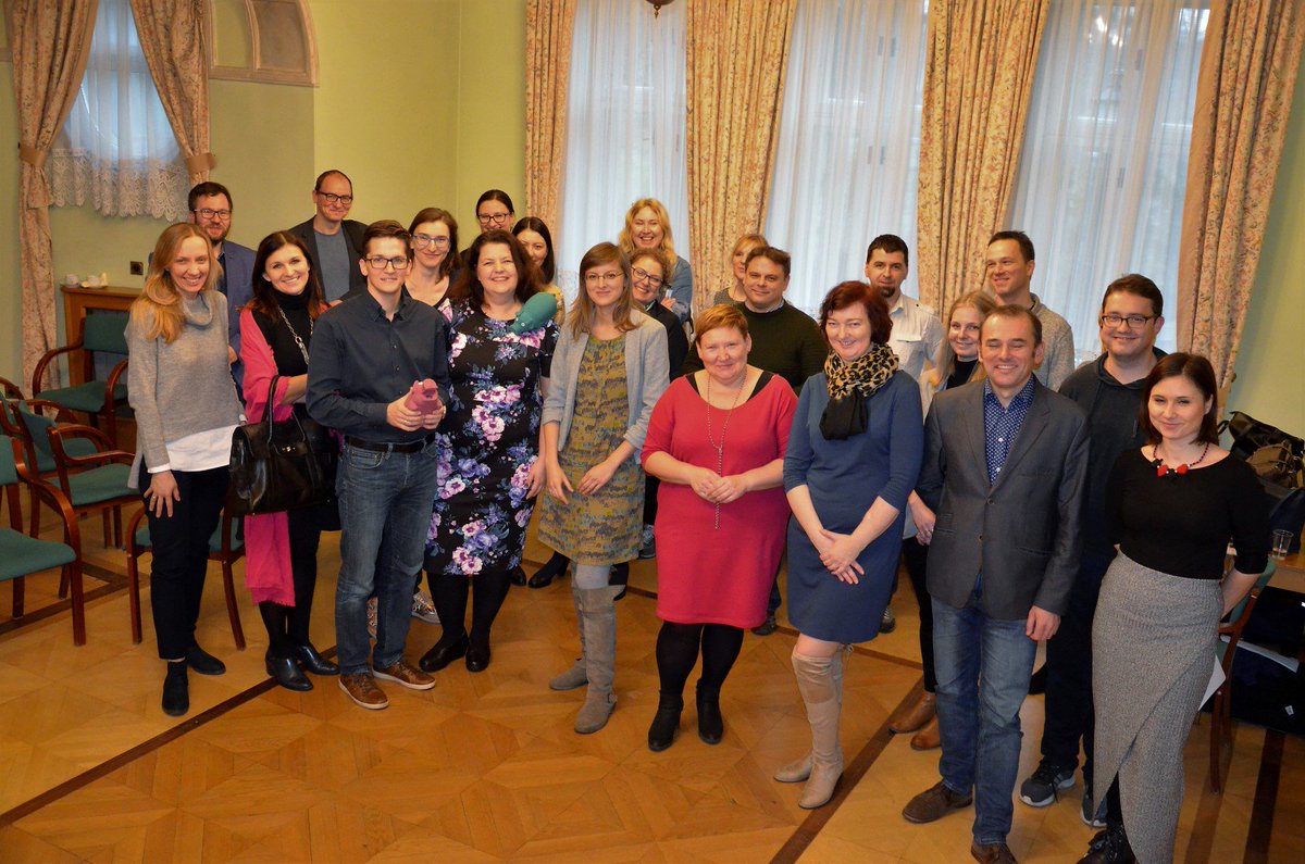 katkajka's tweet photo. Eight journalists and twice as many scientists (including #LWEM representative!) took part in the first Poznań meeting joining media with science 📻 + 🤓 + 📺 Time to spread some news about the beauty of #peatlands and the need to love them ❤️ #RzecznicyNauki https://t.co/isWSTz3NSp
