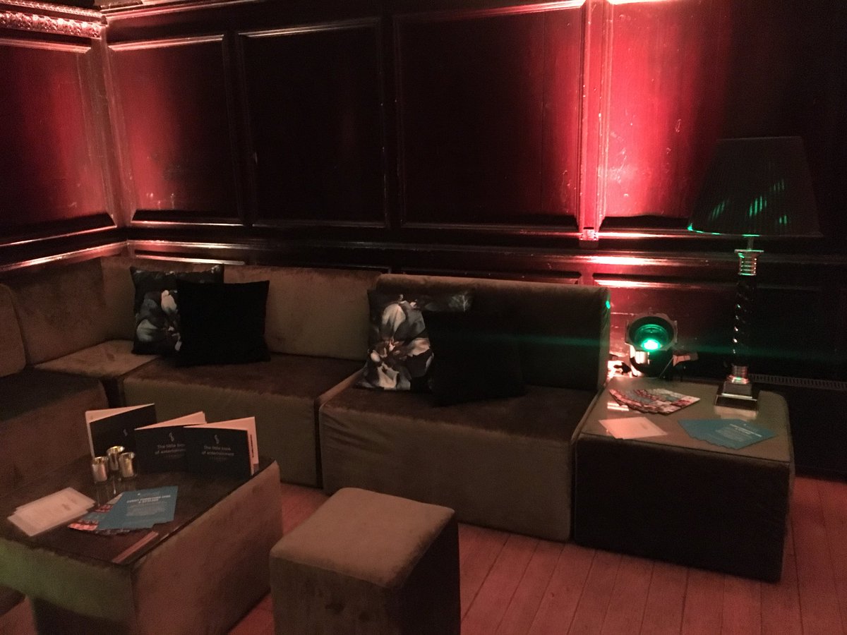 VelvetLiving's tweet photo. Gorgeous green velvet @FulhamPalace tonight for the 30th birthday celebrations of @bovingdons ππ #bovingdons #fulhampalace #velvetliving https://t.co/LAUcMK8arx