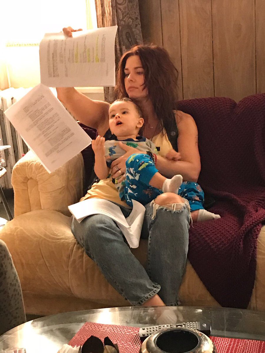 Sonya_Smith's tweet photo. Feliz jueves! Estudiando libreto junto a uno de mis “co-stars” de la nueva serie de @Telemundo. Muy pronto! No se la@pueden perder!🤗🎭🤗🎭🤗🎭🤗 https://t.co/K9cRrTtOB6