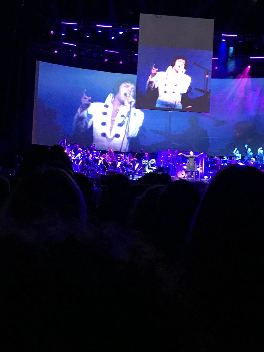 Dolo01's tweet photo. #Elvis2017.#ElvisatTheO2.#ElvisJustPretend https://t.co/5Gzd0FwjhE