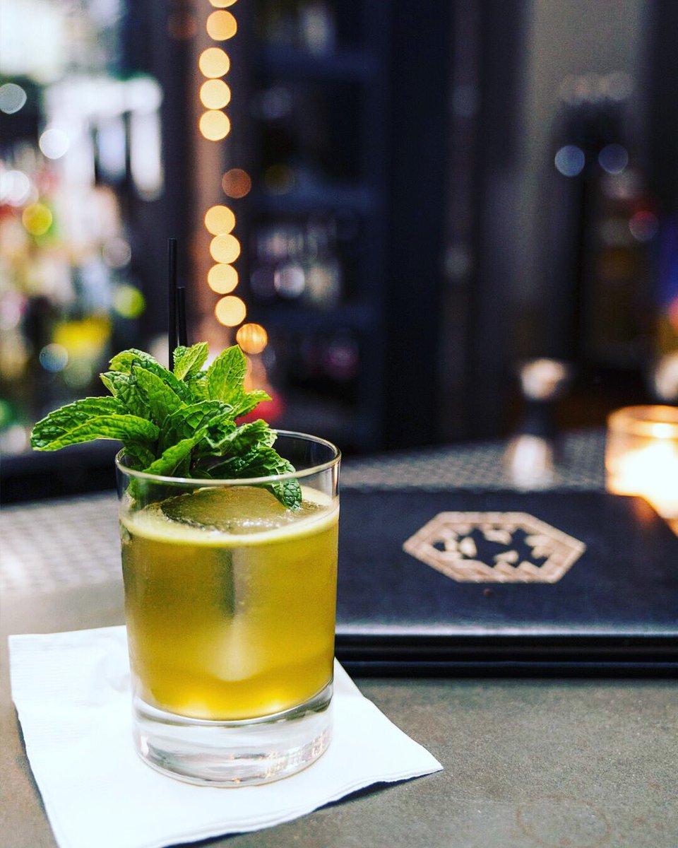 WardEightBar's tweet photo. Whiskey Smash (whiskey, lemons, demerara, mint) 
.
.
📷: @dearestchicago 
.
.
#whiskey #cocktails #wardeightbar #evanston #howardst #thursday https://t.co/QUDF13cHIO