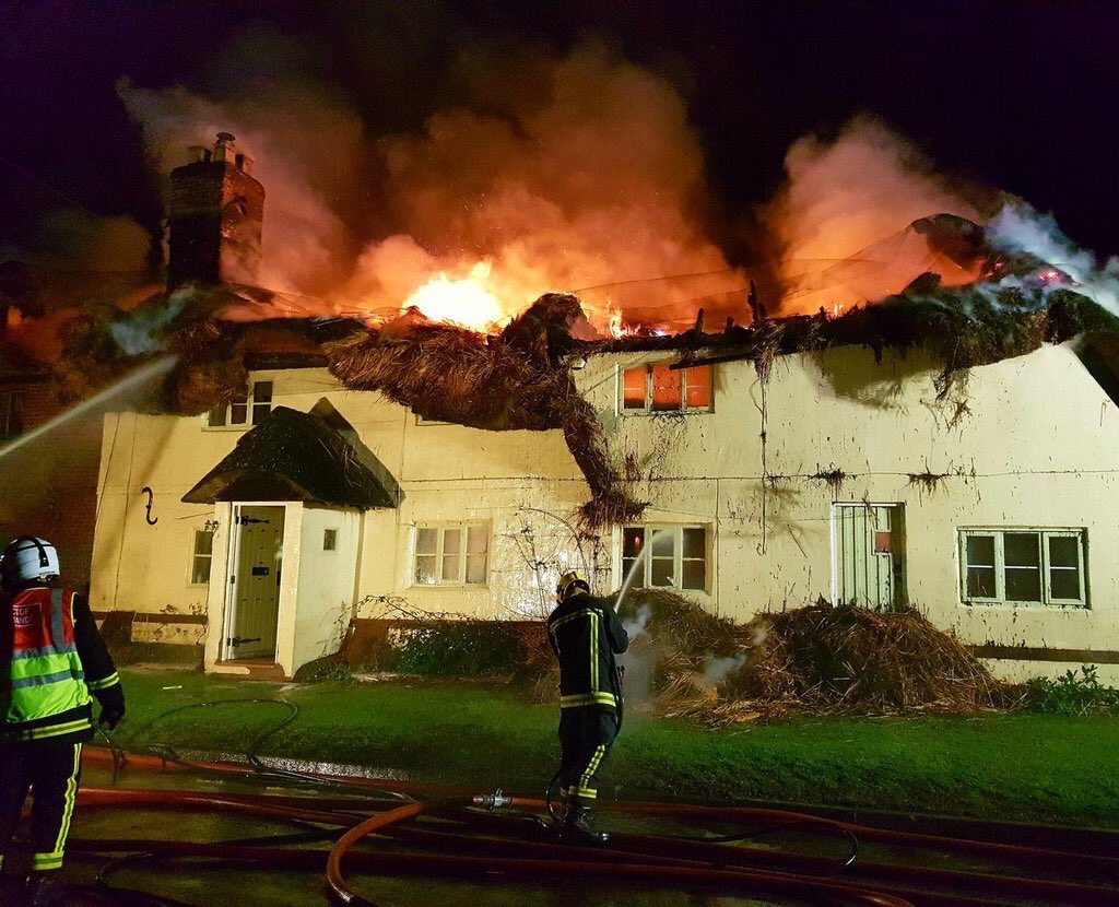 hiwfrs_ICU's tweet photo. Our team was mobilised by @hfrs_control and is in attendance at the Pumps 10 Thatch incident in #LowerFroyle with appliances from all over @Hants_fire and @SurreyFRS Pictures live from the scene here https://t.co/7czXEF8c6Y