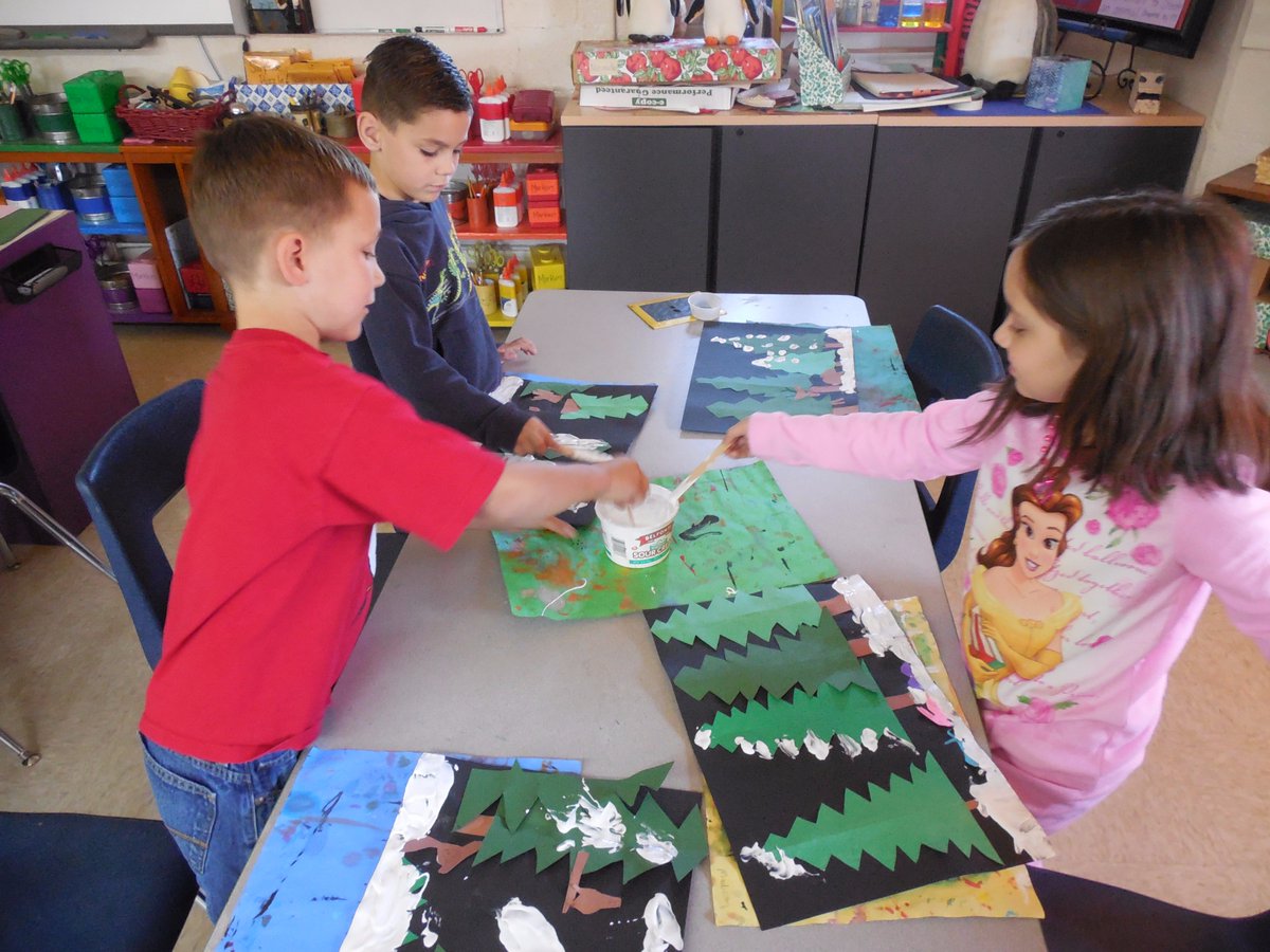 PlattsburgArt's tweet photo. Mrs. Porter's #MagicalSnow! 1st grades & CCHS helpers loved piling the snow onto their wintery scenes! @jamie_gorham @teacherheather1 @IngersonAnn https://t.co/1qiJcuPLJy