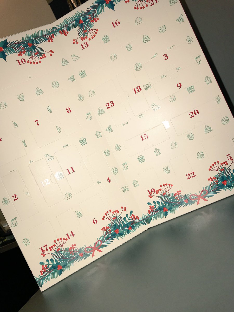 stefania_bur's tweet photo. Christmas is coming 😍. I’m so fucking excited 😭❄️. #x-mas #Calendario #essie #LoveIsLove #nails #infinity ❄️❤️😇 https://t.co/qeVyVM8I7X