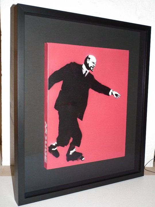 MisterFrameMan's tweet image. #throwbackthursday #banksy
From the archive, we bring forth...Lenin on Rollerskates!
