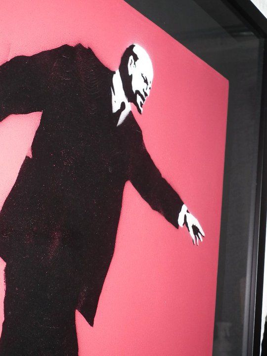 MisterFrameMan's tweet image. #throwbackthursday #banksy
From the archive, we bring forth...Lenin on Rollerskates!