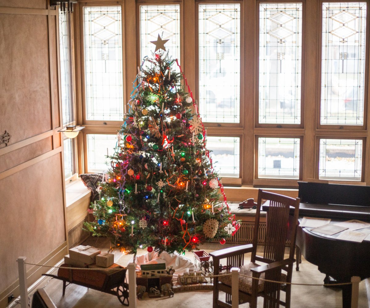 artsmia's tweet photo. Tour Mia's 1915 #PrairieSchool #PurcellCuttsHouse decked out in #holiday finery Sat & Sun through 12/31: https://t.co/aQ698gzIqL (Pro tip: tours are FREE for #MyMia members!) https://t.co/m7izau99Jy