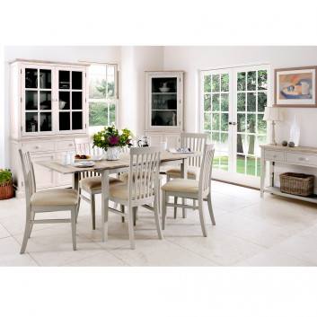 Enjoy your Christmas feast around this traditional country house style dining table manufactured by Statement Furniture! This beautiful dining table is sure to be the focal point of any dining room. #Christmas #Christmasdinner #Dining #Table #Homedecor goo.gl/GMDq6M