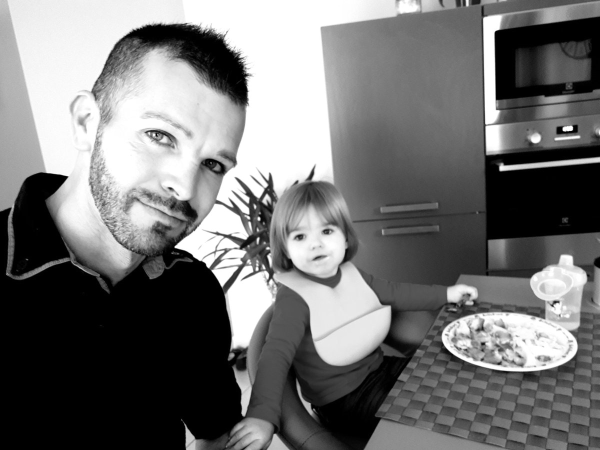 Cool your storie on insta <a href="/maxbiaggi/">Max Biaggi</a> life can be cool no ?! 😂😉For me that was a love day with my Princess😊! Improved a dinner with fan for this 2017 end or 2018 start ? 😉