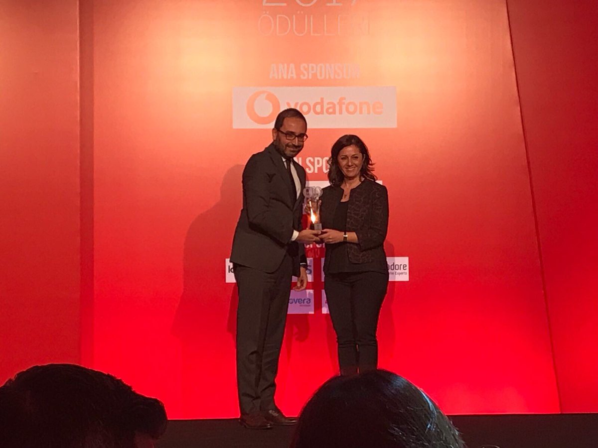 cioturkey's tweet photo. @murat_yildiz Ödül alan üyelerimiz:
Bidar Özgür Ulutaş - Nobel İlaç #cio2017 https://t.co/iuo6hK1Rbi