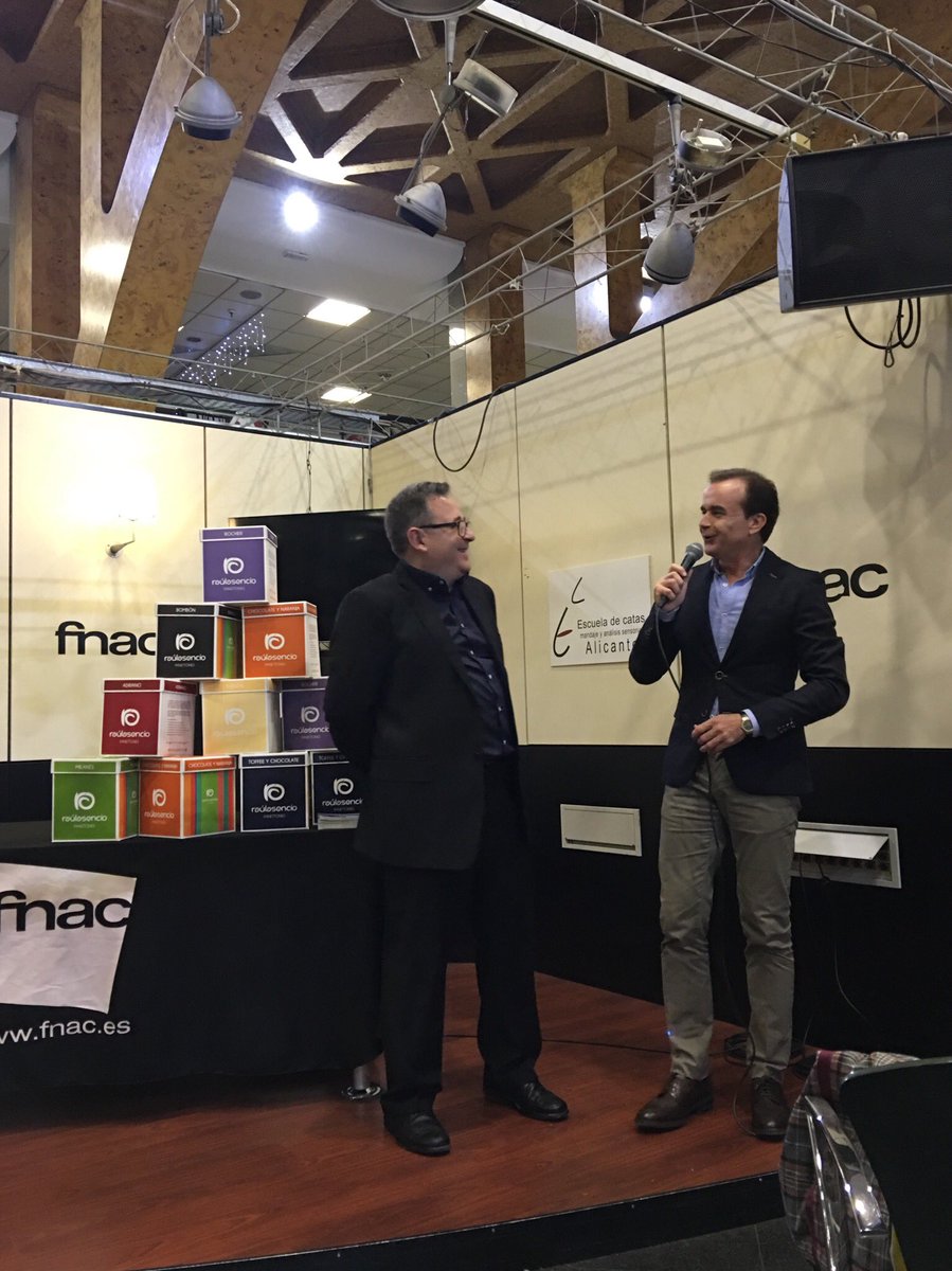 Todo un privilegio presentar a @RaulAsencio y sus famosos panettones en las catas de <a href="/Fnac/">Fnac</a> Alicante y la <a href="/escueladecatas/">Escuela de Catas</a>