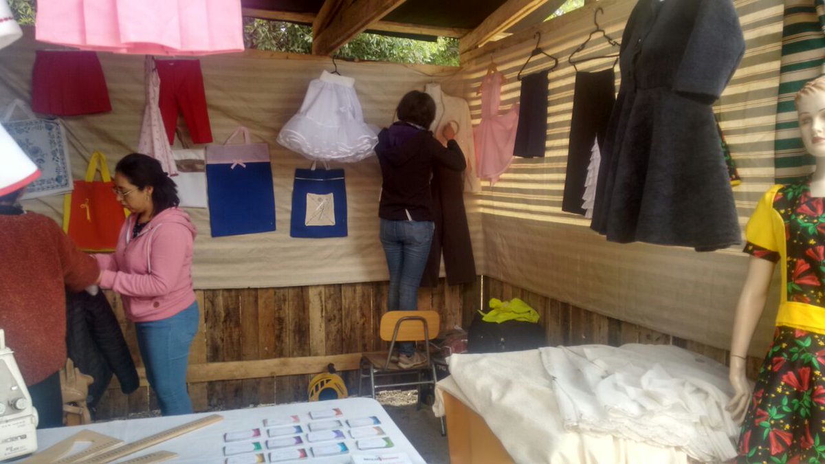 Unes_Chile's tweet photo. Telas en Sueño Marchigue.
Finalizado el Curso de Corte y Confección de la comuna de Marchigue, un grupo de 15 alumnas se reunió para formar la Agrupación "Sueños en Tela Marchigue ", la cual ya se han presentado en la feria costumbrista de Marchigue, teniendo un gran éxito. https://t.co/lOD8YZmUtL