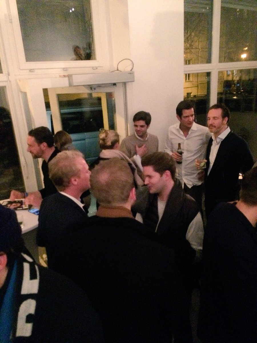 Und nun: Trinken, reden, Spaß haben. #maxunscripted