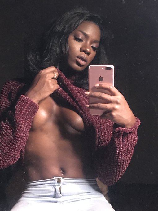 2 pic. Sweater weather ??? https://t.co/spPw6G7PhO