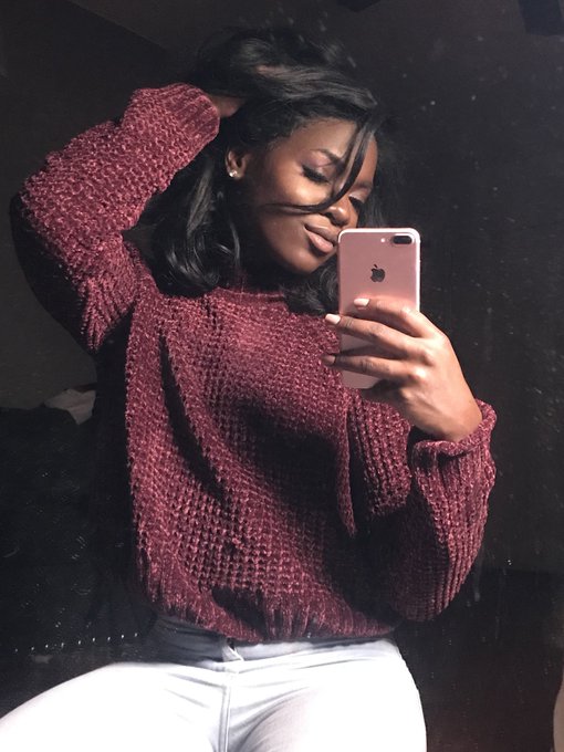 1 pic. Sweater weather ??? https://t.co/spPw6G7PhO