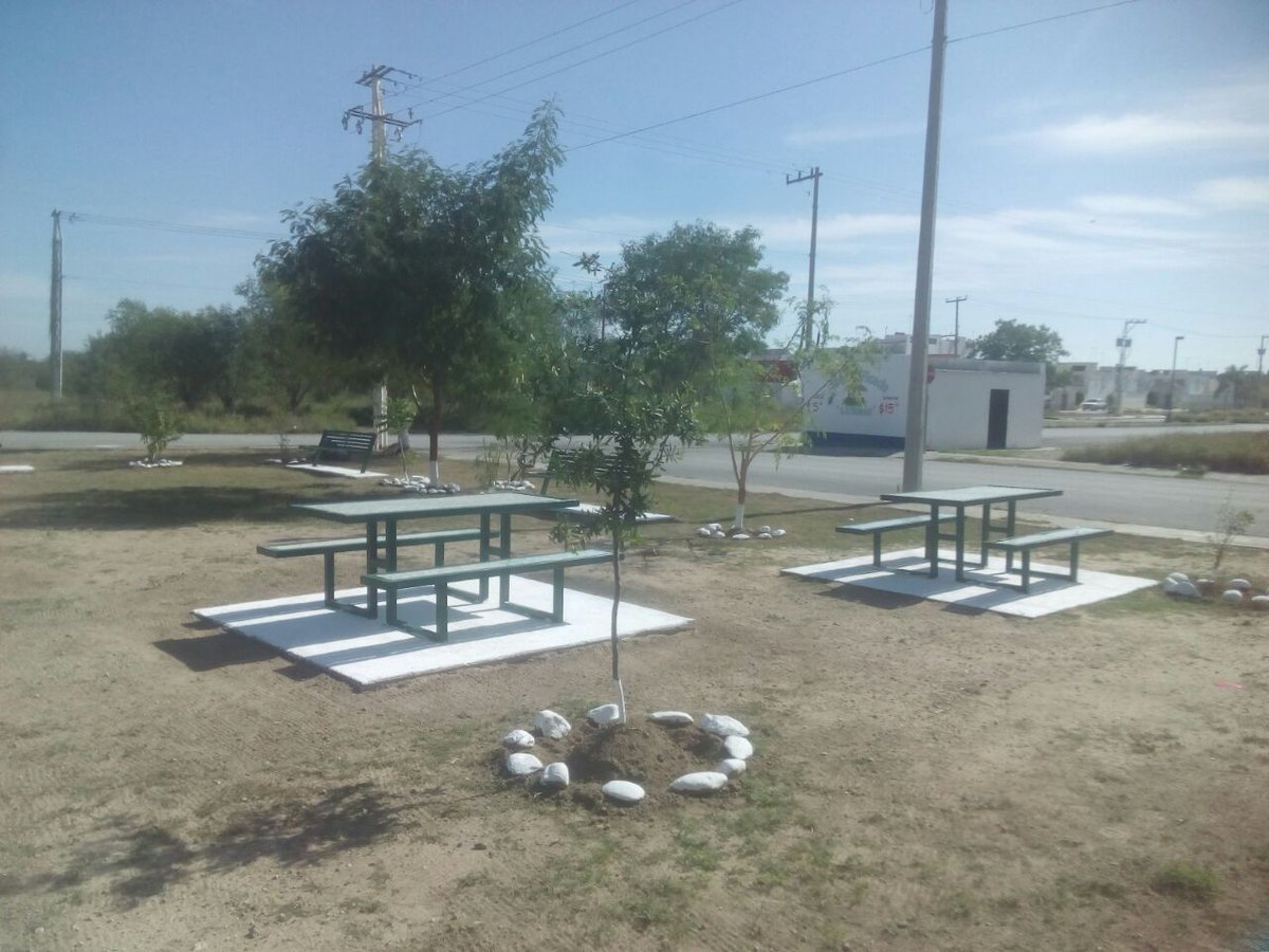 MIReciclados's tweet photo. #ReynosaRecicla #ReynosaFollow
Como parte de esta comunidad seguimos poniendo nuestro granito de arena por nuestra ciudad. En esta ocasión visitamos la plaza ubicada en Privada Las Haciendas, con el único objetivo de que las familias puedan disfrutar de un limpio espacio. https://t.co/6rM7LXEcBD