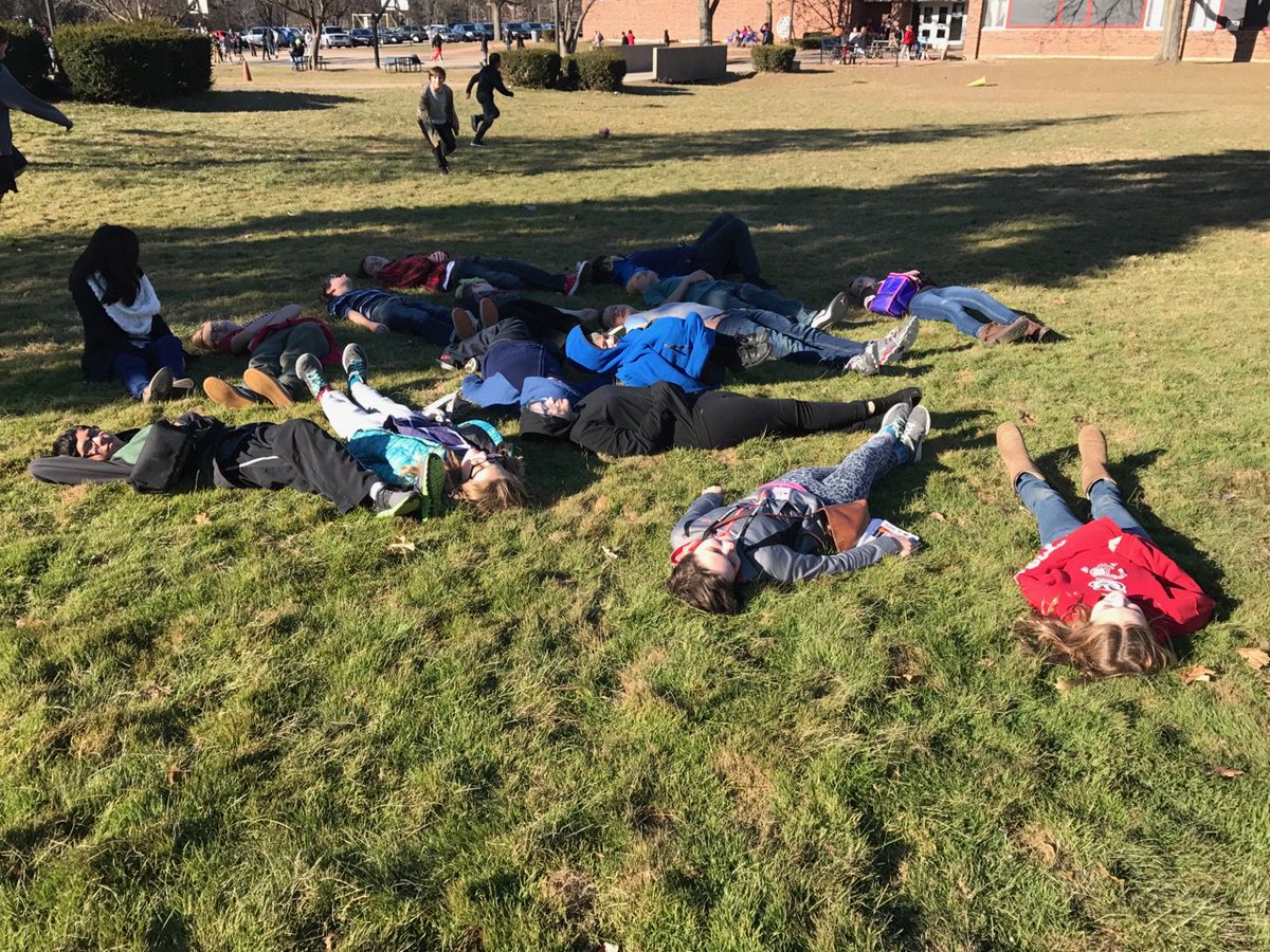 HillyerLori's tweet photo. Duplex 4 and 6 students worked so hard today that they needed a nap during lunch! #sennettshines https://t.co/hw62IczkG1