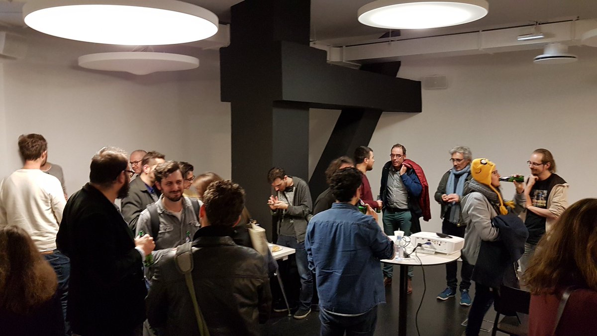 Rouffi's tweet photo. #EspaceVR La 30e conférence @StorycodeFR se termine avec une démonstration des œuvres présentées ce soir, accompagné d'un apéritif 🥂 
Une vidéo de la soirée sera disponible prochainement!
RDV au prochain #LabVR #StoryCode pour poursuivre les échanges 😉 https://t.co/QomUamfJLg