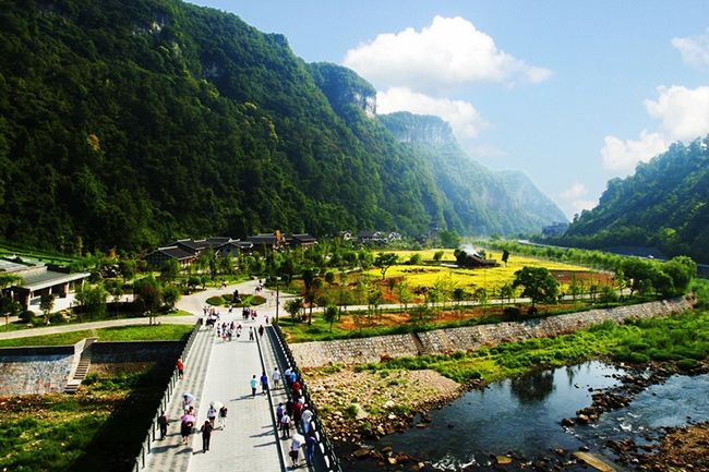 huanglongcave's tweet photo. Tips on how to get to Yellow Dragon Cave https://t.co/L08TDmnnVc #HuanglongCave #TourHunan #China #visitchina #Travel https://t.co/1EVvaPnQBU