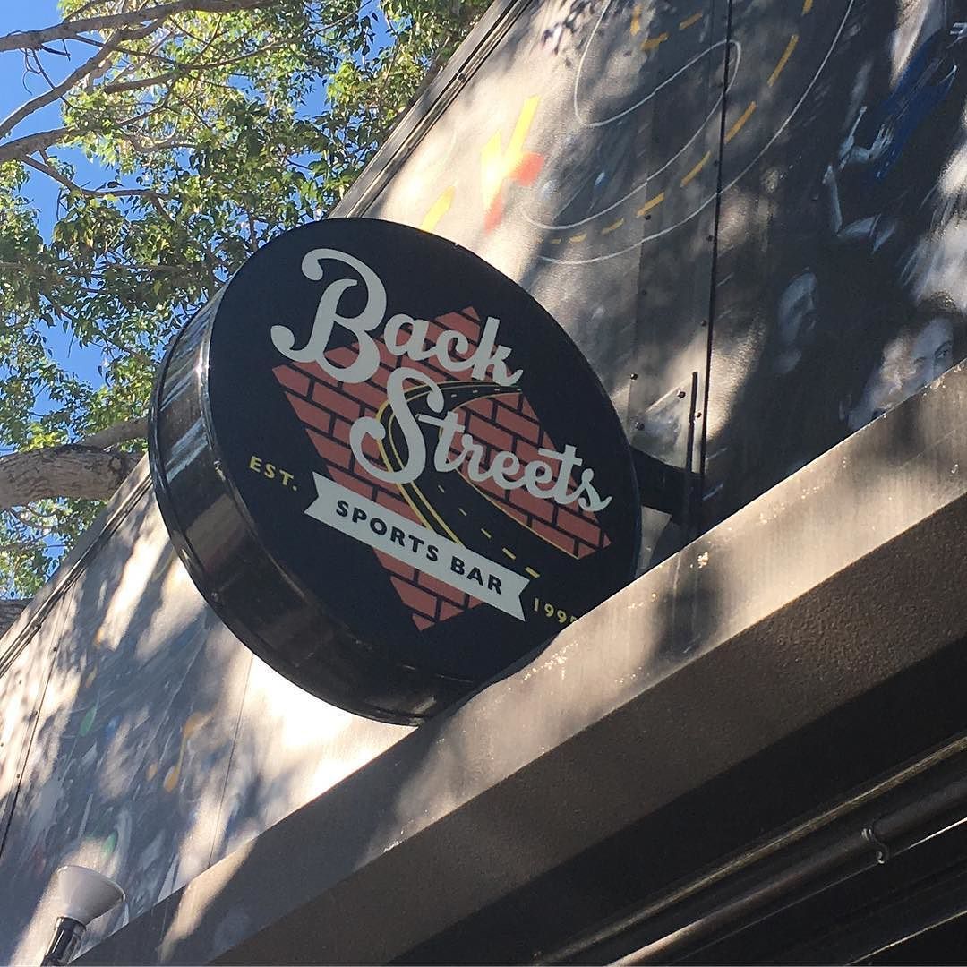 BackstreetsSWFL's tweet photo. It took a bit, but the big sign is now sporting the new logo! #sportsbar #signage #logo #wearebackstreets #backstree… https://t.co/Lqh7XGEOiR