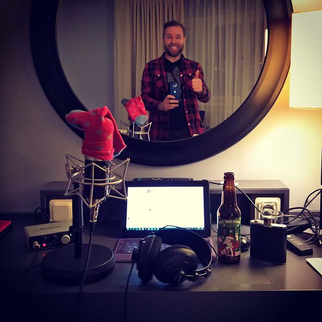 Niklas_Larsson's tweet photo. #podcasting at the #knausthotell in #sundsvall #pfus #pfuspodcast #podkast #ladysnowblog #schnapps #roguebrewery #elementskateboards #whiskey #surfacepro #focusrite #tbone #macbeth #sockonmic #samson #wesc #thomann #mirrorselfie #ladysnowblog #podkastblog #lumia https://t.co/3VqvEAiFon