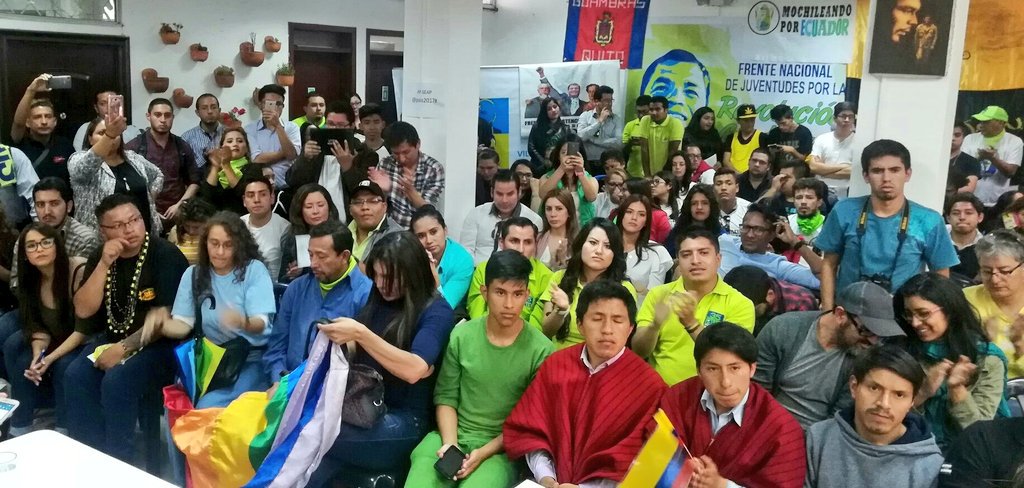 pameaguirre1's tweet photo. ¡Ser joven y no ser revolucionario es una contradicción hasta biológica! Aquí estamos compañero @MashiRafael firmes para defender nuestra revolución.
#FrenteNacionalDeJuventudes 
@35PAIS https://t.co/VyCIoXDXjg