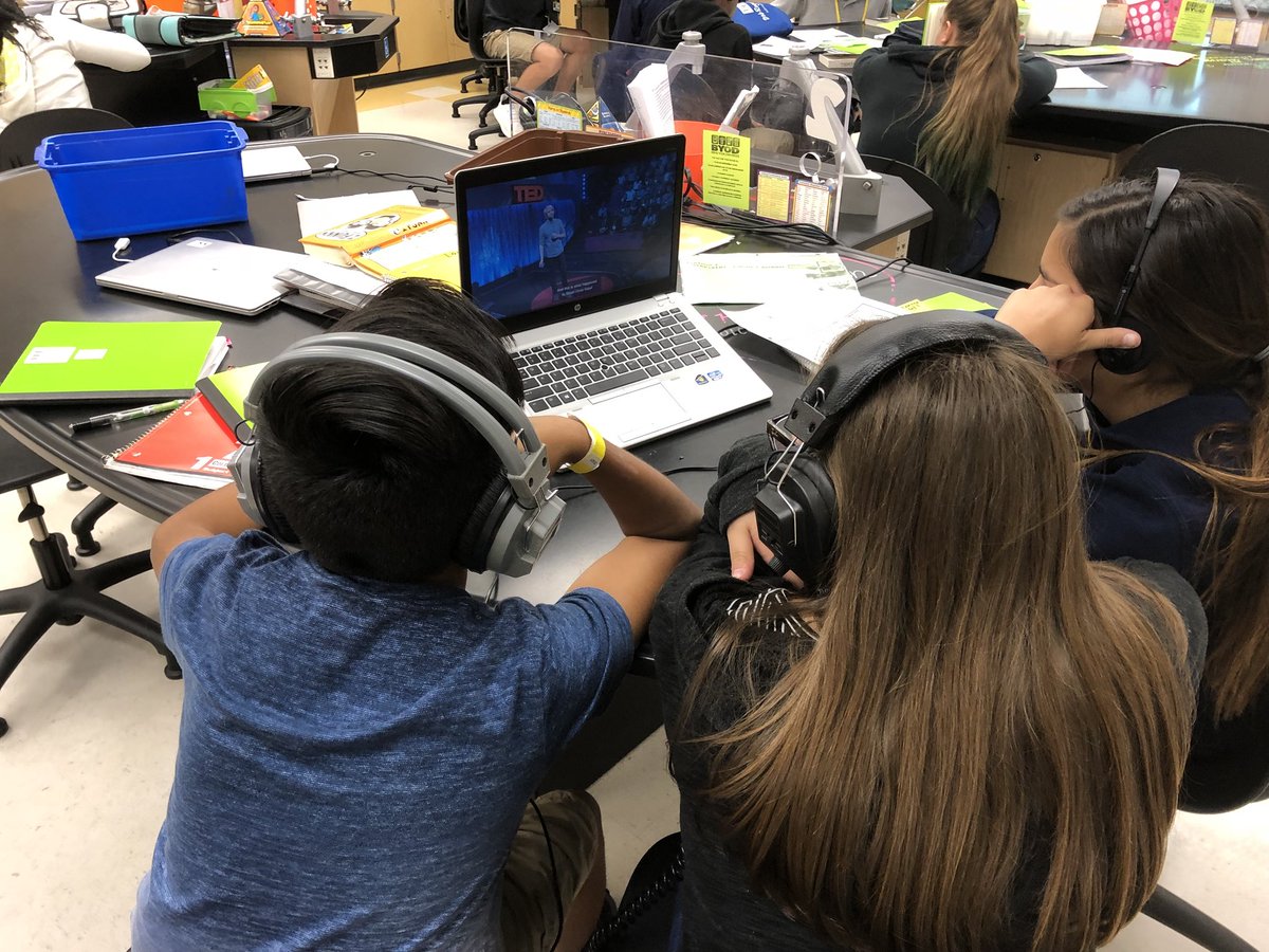msthomasccps's tweet photo. ELA #cooperativelearning stations in Period 6/7 help student @CypressPalm work on #analyzing, #summarizing, #creatingvoice, #scrutinizingwordchoice, and more! #wesmart https://t.co/aWi6sEoITy