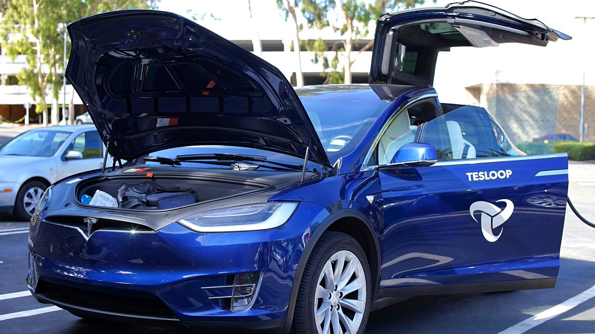 tesloop's tweet photo. Mid-loop reset! Cleaning, restocking and recharging. Did you know our vehicles are in motion between 17-20 hours a day? #Behindtheloop #Teslove https://t.co/maIxSrPBom