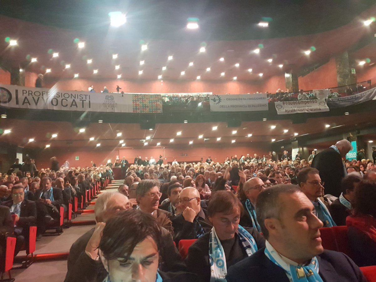 (ST) Ordine degli Ingegneri di Palermo in prima linea oggi a Roma nella manifestazione nazionale a sostegno del principio dell’#equocompenso per le prestazioni professionali - NEWS: bit.ly/2nJYh6c