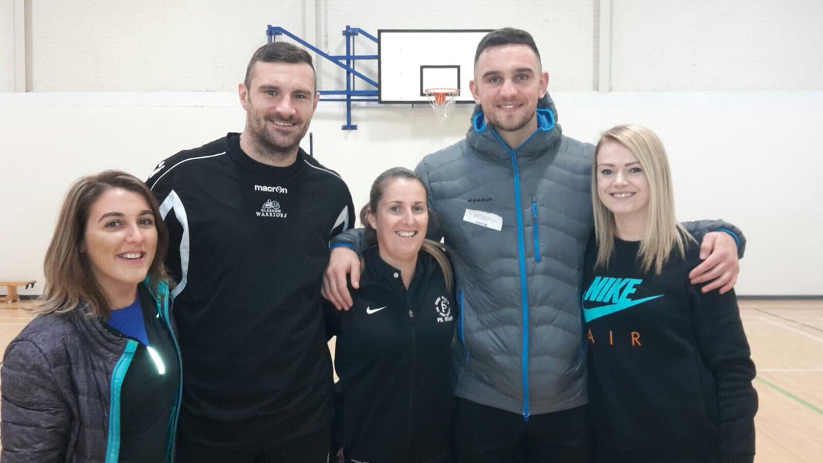 MissLuedkePE's tweet photo. Met some Warriors players tonight #TeachingLife 🏉 https://t.co/CfqC8qNQpa