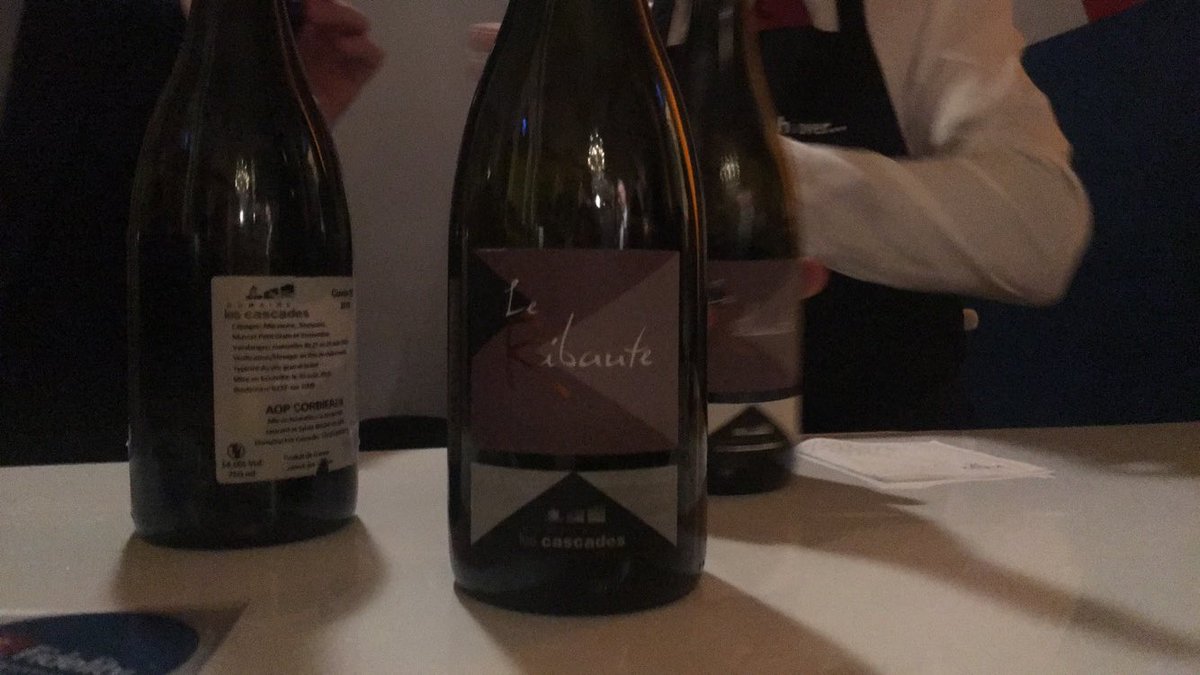 CouronnesInstit's tweet photo. 🍷Fidelity nous fait découvrir les richesses du domaine des Cascades #Couronnes2017 https://t.co/RRKzRoWNQF
