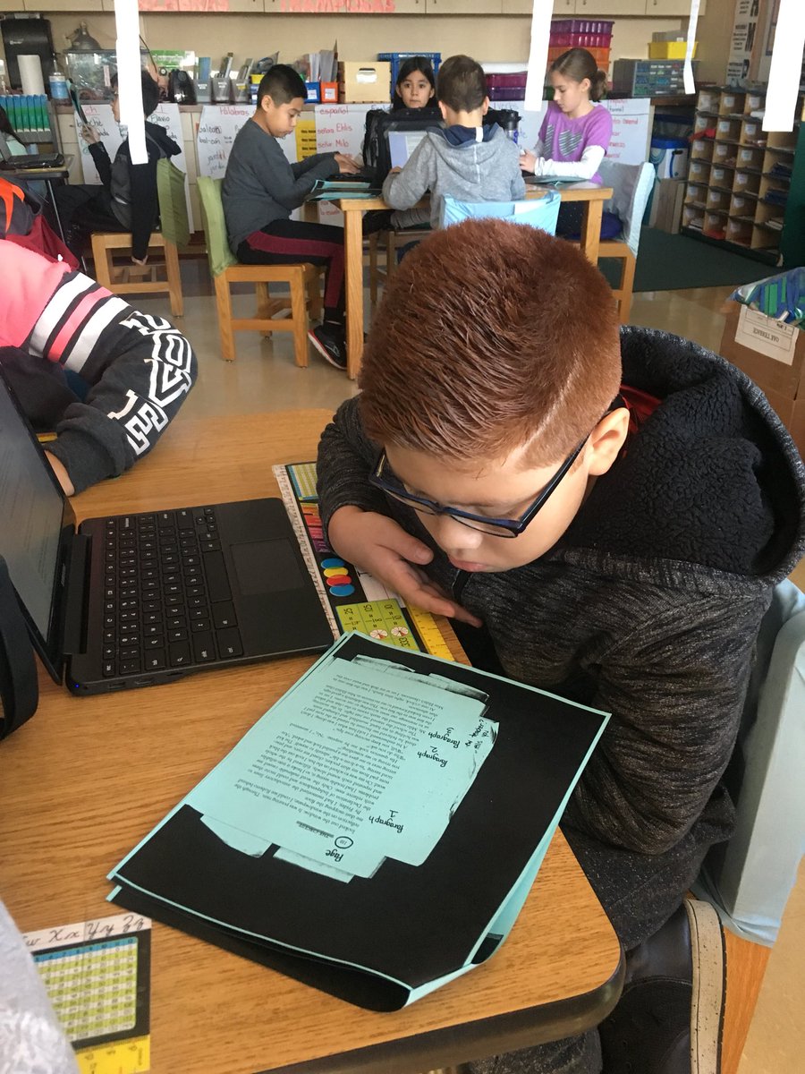 MrCastro112's tweet photo. Ss using text evidence to support their claims. #WritingTime #UsingTextEvidence #Quoting #4thGrade #112pride #otmonarchs https://t.co/CzOoFj1YJU