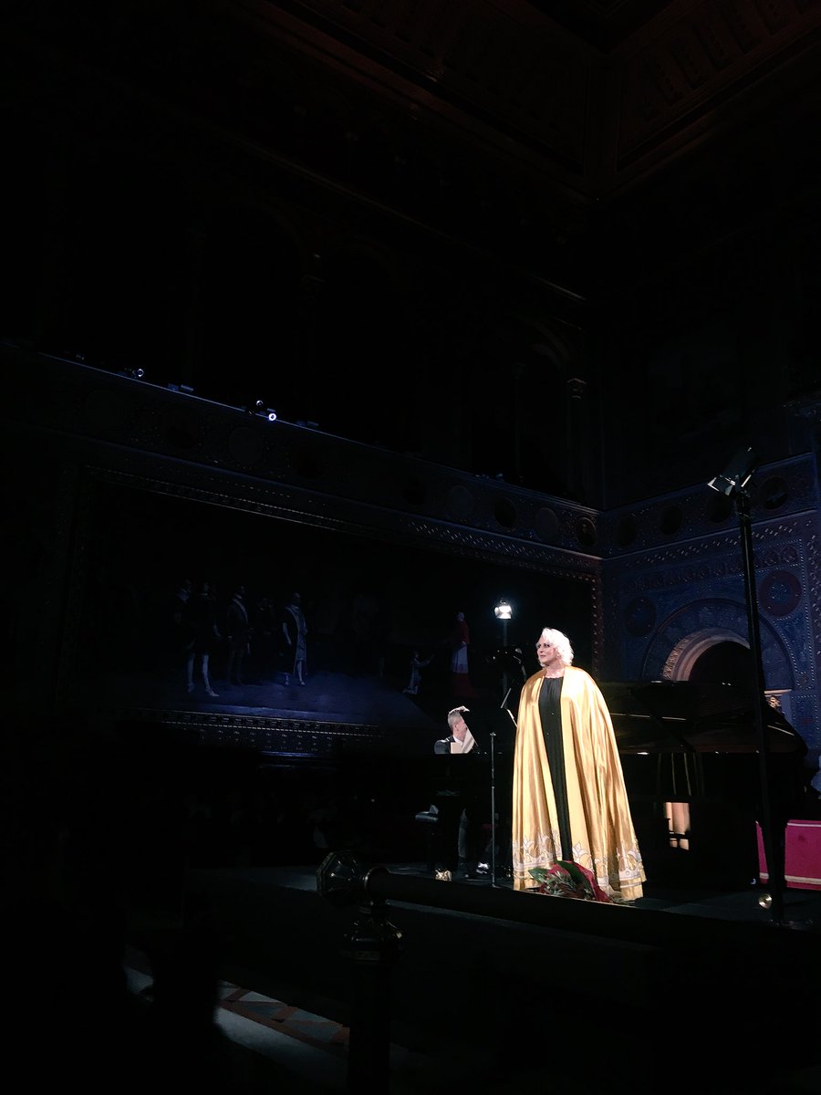 JordiMadd's tweet photo. La opulencia vocal de #Theorin arrasa en una #Liederabend donde #Wagner y #Sibelius eclipsaron a #Wolf El guiño final de salir y cantar #bis Elisabeth de #Tannhäuser con la capa AMARILLA q llevó Victoria de Los Ángeles en @WagnerFestival ha enloquecido al público @PlateaMagazine https://t.co/laMliC9Rca