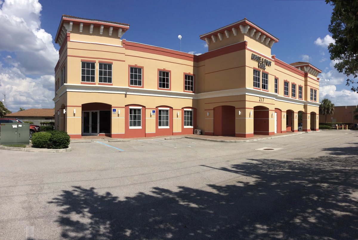 CrandallCommGrp's tweet photo. #ForSale in #CapCoral #Florida: C&D Medical on #DelPrado - 3 #GreyShell suites ready for build out to your specifications! Close proximity to #CapeCoralHospital. Call 239-221-8481 for more information! https://t.co/qXViRDX6V0
