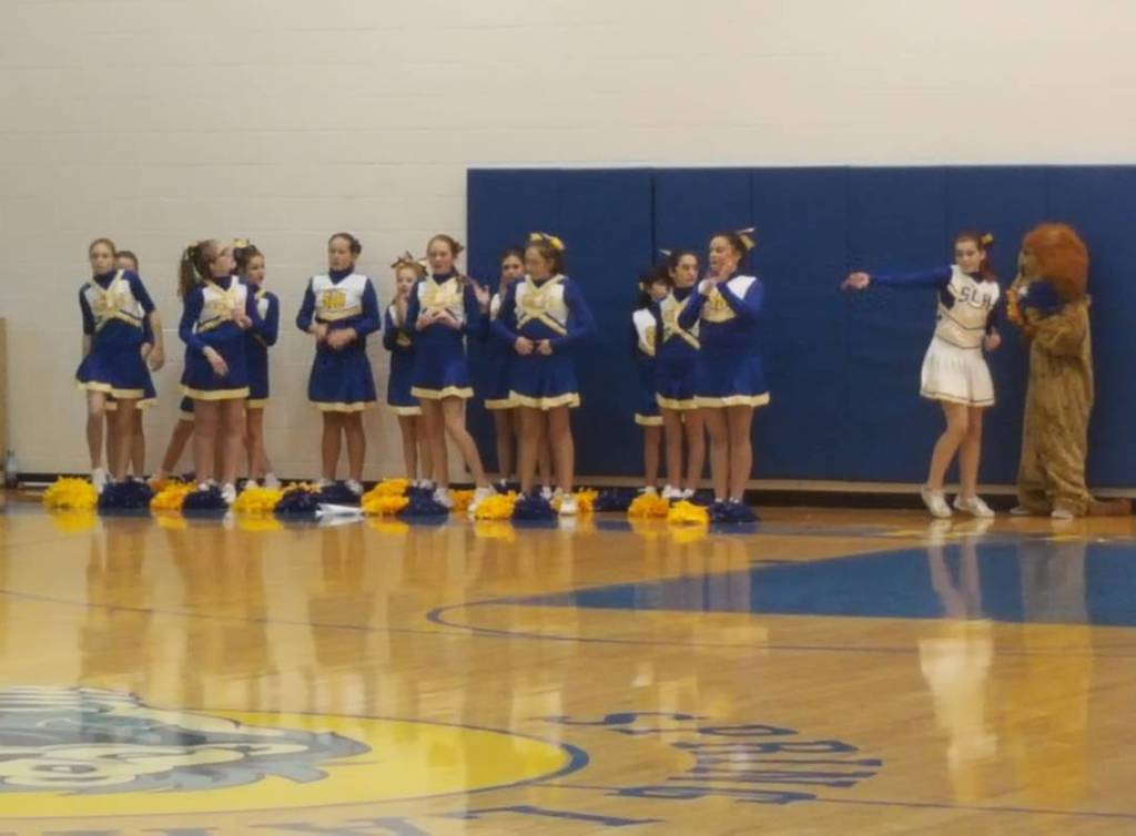 SLHeights's tweet photo. We got spirit, yes we do @slheights! #heightscheer https://t.co/4ASzsFB6RN https://t.co/LBihF6gQwF
