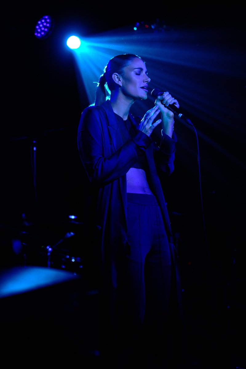 mizzica_'s tweet photo. @niia
in this boring evening, ☹️
                for to be of good mood 🙂
I would like to find a notification
       in which this ⬇️ talented girl
                              starts to Follow me, 😄
#Let's #Hopeee, 😊
                               would be Fantastic! 😃 https://t.co/X4VNJGqeAB