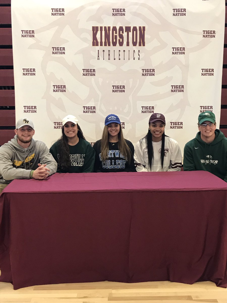 rmeyers_ATC's tweet photo. Congrats to these outstanding athletes!💥It has been a pleasure to watch you play the past 4 years. I will miss you but wish you all the best of luck! You all will do GREAT things! The BIGGEST #proudAT moment!! 🤗
@DrewCarpino @JaLynndaviss @ZoeCostello101 @ChloeMChaffin https://t.co/MA0AgZFUKz