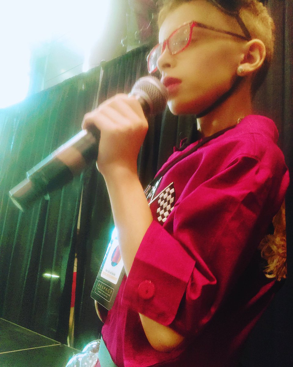 desmond_amazing's tweet photo. Photos from when I hosted the Kid's Fashion Show @RuPaulsDragCon NYC 2017. #desmondisamazing #amazies #boysinmakeup #clubkid #dragkid #gaykid #dragqueen #dragcon #rupaulsdragcon #dragconnyc #dragcon2017 @WorldOfWonder https://t.co/MaUQTUS8DF