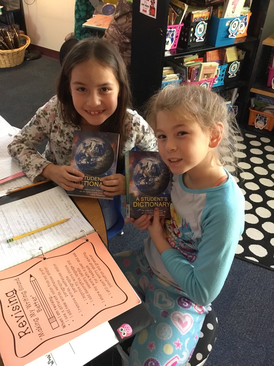 OdeenTeach's tweet photo. The Kiwanis Club of Gladstone delivered new dictionaries to every third grader this afternoon! #yougetadictionary #andYOUgetadictionary #weallgetdictionaries #lwpawpride @LWNKCSD https://t.co/qtvEqmhkpg