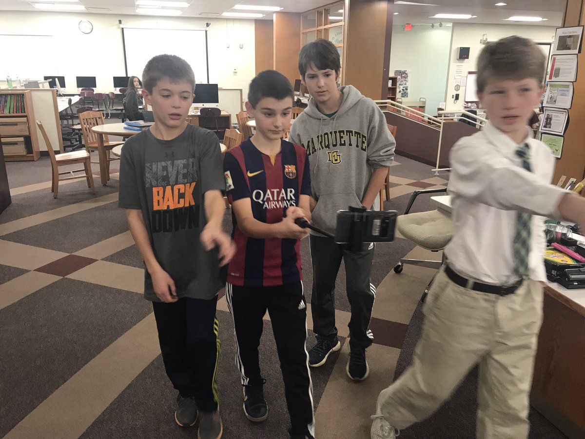 d70tech's tweet photo. Exploring DaVinci's inventions via augmented reality. #D70ShinyApple https://t.co/15F3DWD5Tf