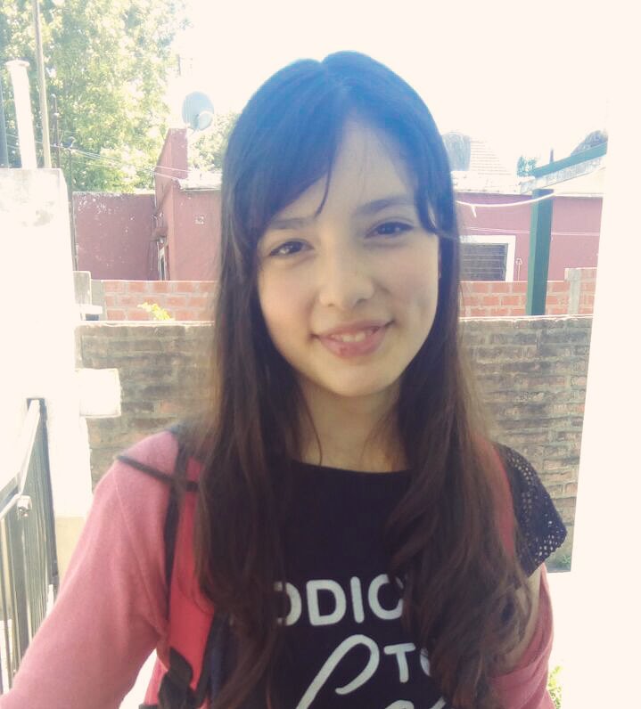 YaNoMasV's tweet photo. Ella es Martina Herrera, tiene 13 años, hoy no regresó a su hogar y tampoco saben de su pradero. Por cualquier información 11-5742-9028 (Es de Sonia, su mamá ) 911 o comunicarse la Comisaría 1era de San Miguel. DIFUNDIR. https://t.co/RsIlUtc9pS