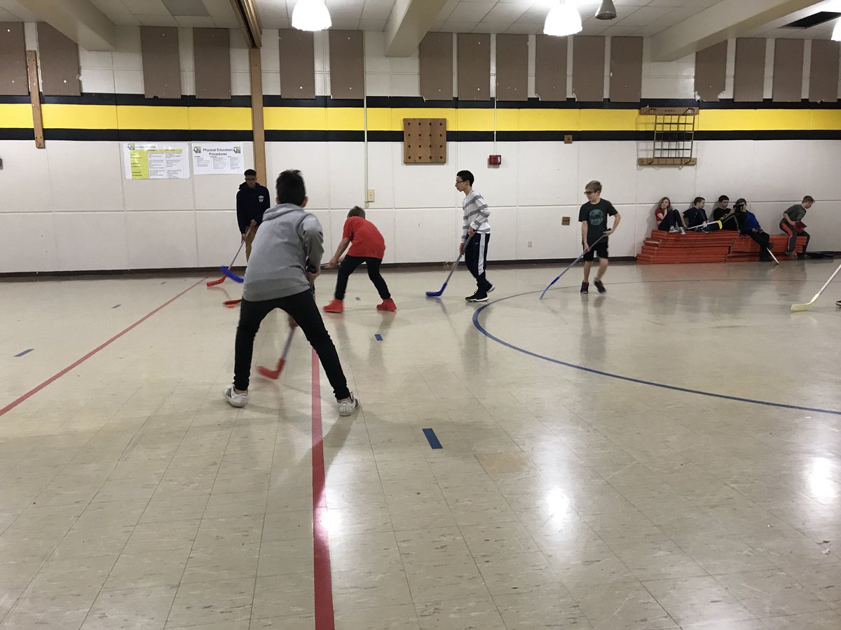 PEKuntz's tweet photo. @HorningMiddle students are working hard at Floor Hockey Club!  #1Horning https://t.co/tMGDcxbBlK