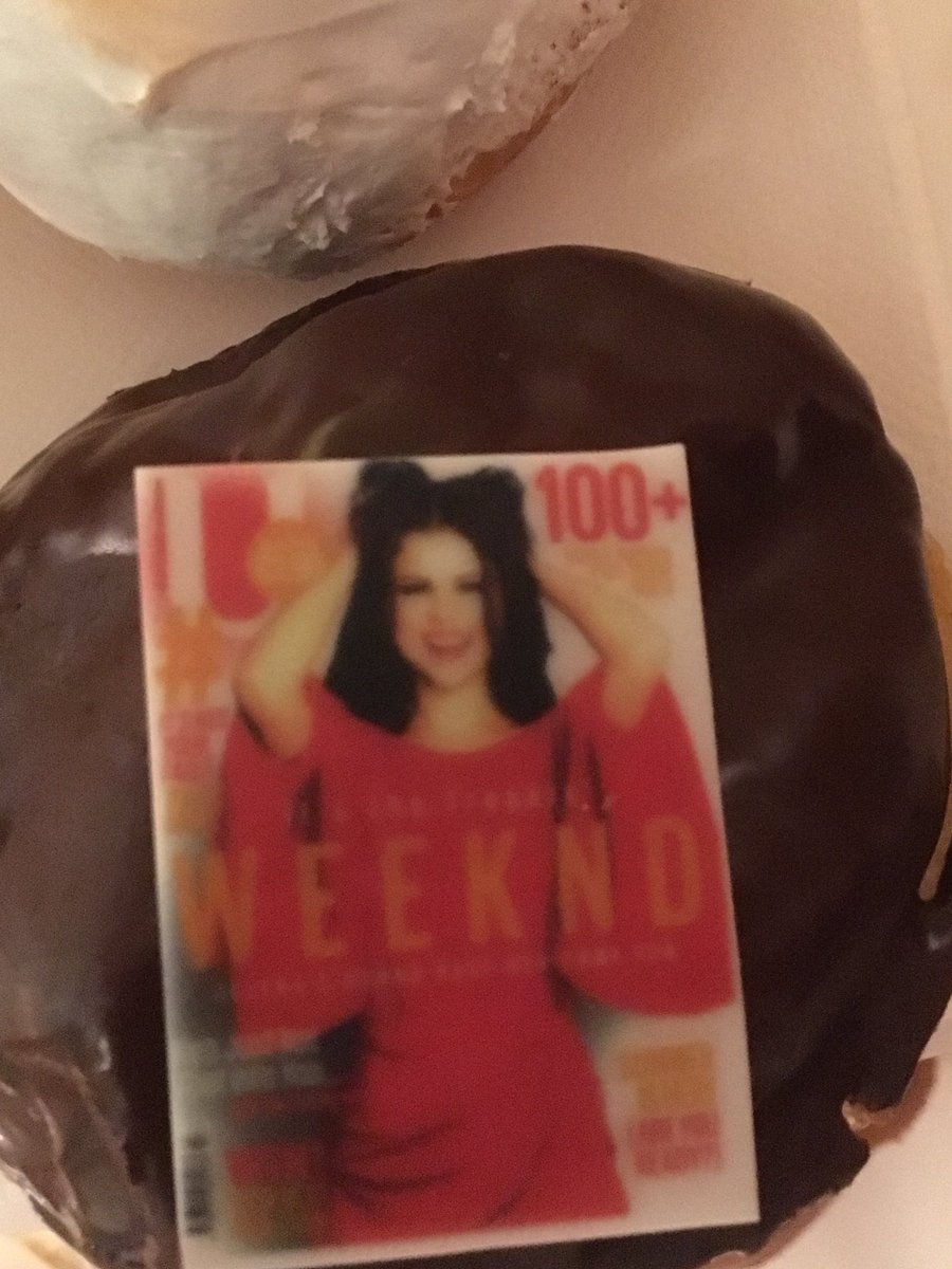 NorahCasey's tweet photo. Mags on donuts @OffbeatDonuts @MagsIRL #IMAawards17 @IrishTatlerMan @U_Magazine https://t.co/C7Ph8NlrLg