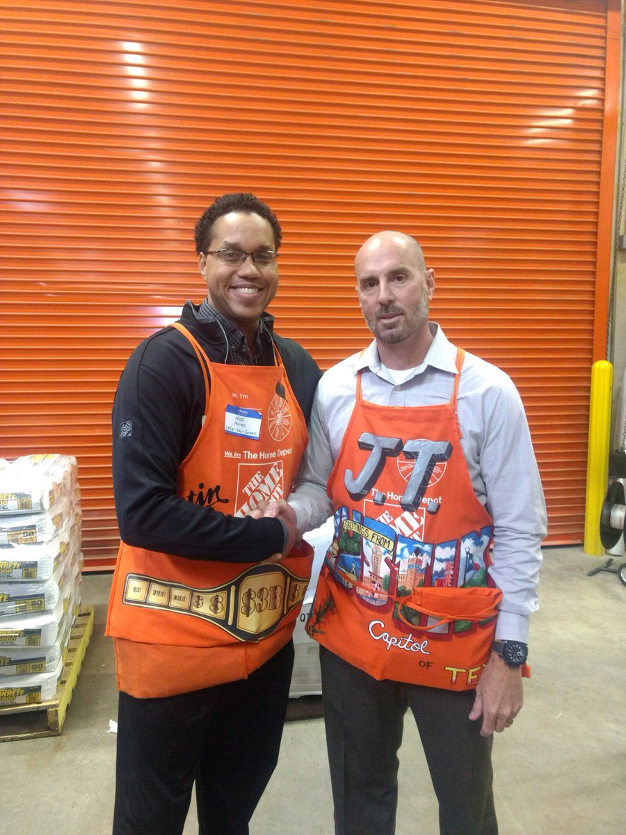 NicJude's tweet photo. Had a great time hosting JT and the Pro/Rental/Delivery/Credit teams! They're giving us the tools to win! @Frank_Natal_TX @lxn6010 https://t.co/2vTPgvteHq
