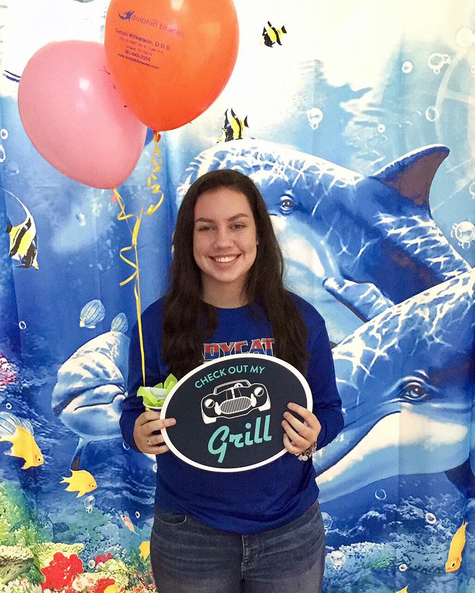 dolphinbraces's tweet photo. Allison is all set for the holidays with her new, brace-free smile! Congratulations, it was a pleasure treating you #newgrill #dolphinbraces https://t.co/sm2quQqKJ3