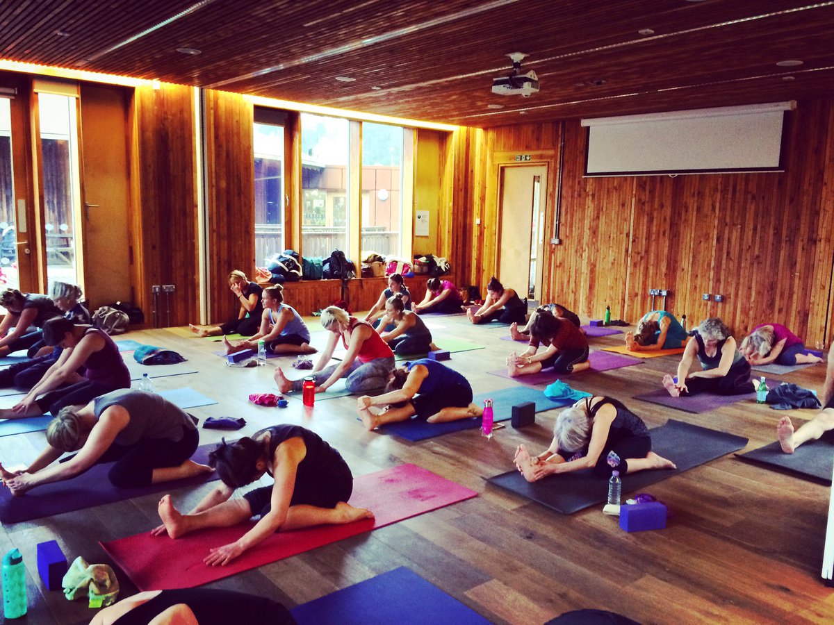 mtnyogabreaks's tweet photo. The last yoga day of 2017 at @CoedyBreninFP on Saturday and we have a few spaces left..join us 🤸🏻‍♂️🤸🏻‍♀️ #yoga #feelgoodinyourbody #wales https://t.co/8PgXqnUTlx